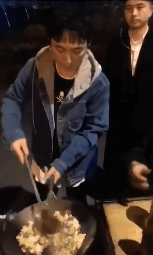王思聪爆料炒饭视频播放,揭秘网红美食背后的故事 第1张 王思聪爆料炒饭视频播放,揭秘网红美食背后的故事 第1张